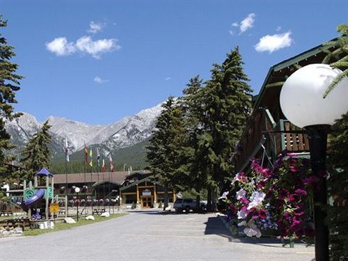 Rundle Mountain Lodge Canmore